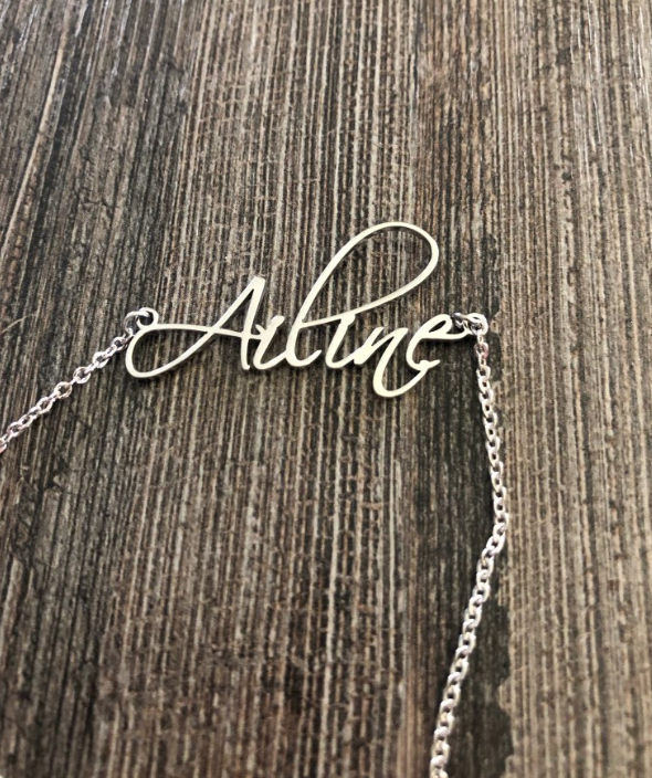 Nameplate Scriptina Necklace - Oneposh